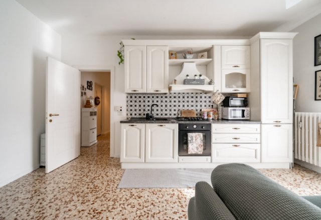 Three-room apartment for Sale in Mandello del Lario: Central with Garage