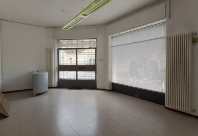 Commercial space for rent in the Lake Mandello area
