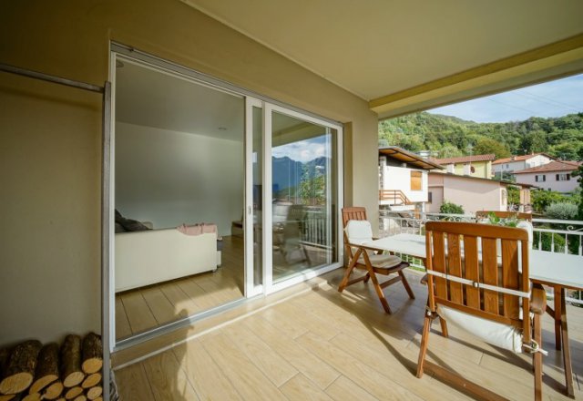 Casa a Mandello: Ideal for Families or Business Activities
