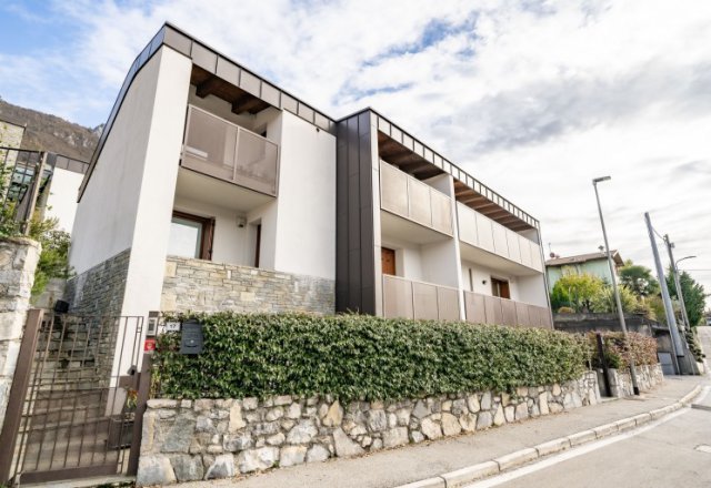 Hillside Elegance: Charming Semi-detached House in Maggiana