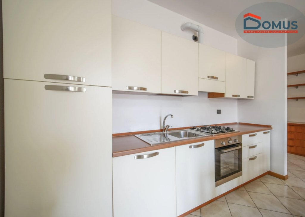 Rent Apartments Mandello - Two-room apartment with terrace and garage for rent Mandello Locality 