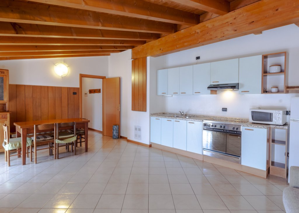 Appartamenti monolocale in affitto  42 m² ottimo stato, Mandello, località Centrale / Lago
