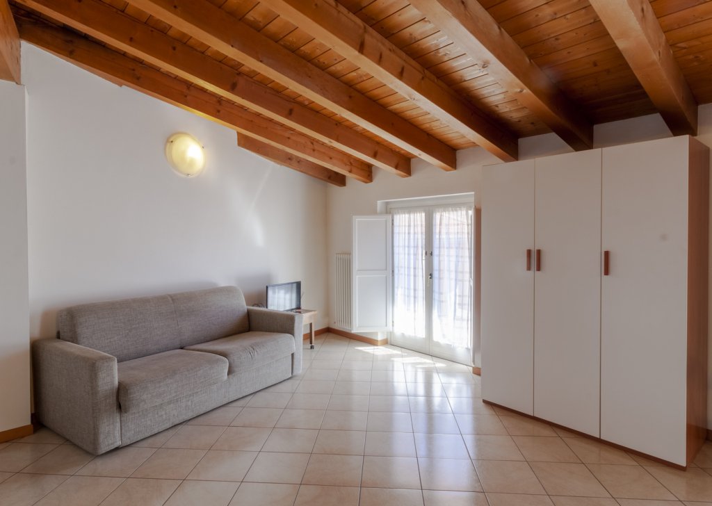 Appartamenti monolocale in affitto  42 m² ottimo stato, Mandello, località Centrale / Lago