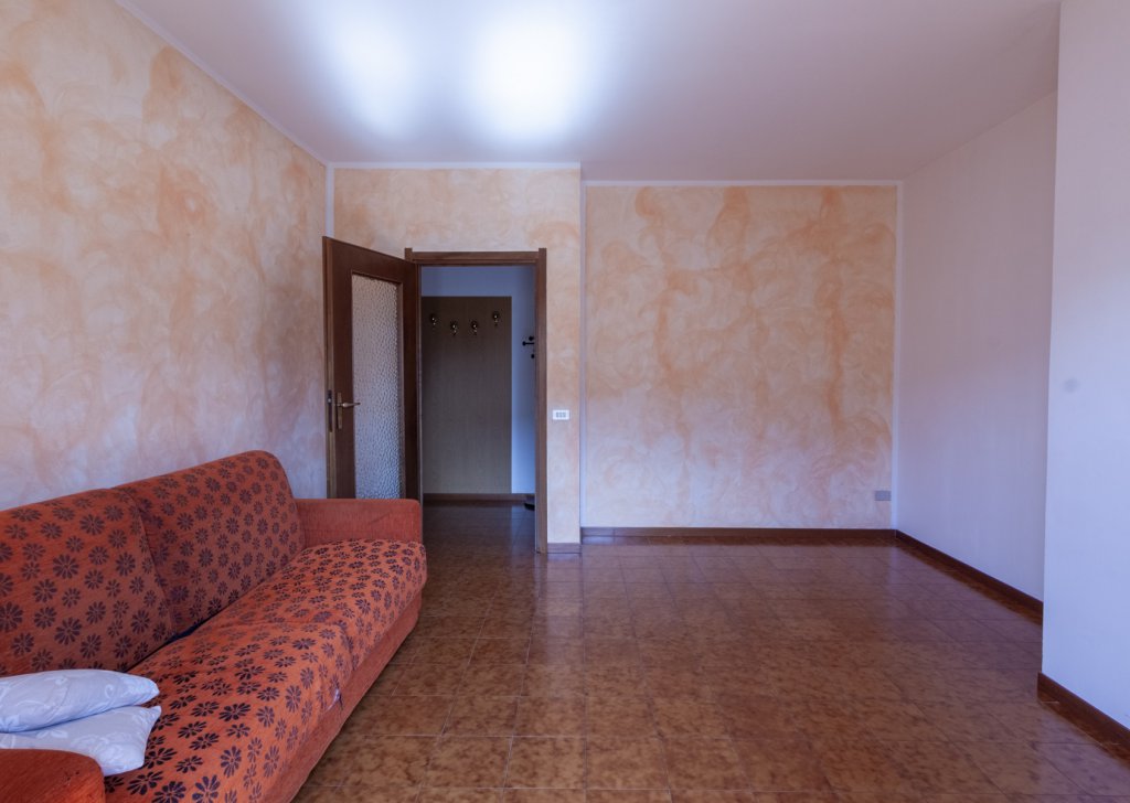 Rent Apartments Mandello - Rent Central Three-Room Apartment in Mandello: Near Schools Locality 