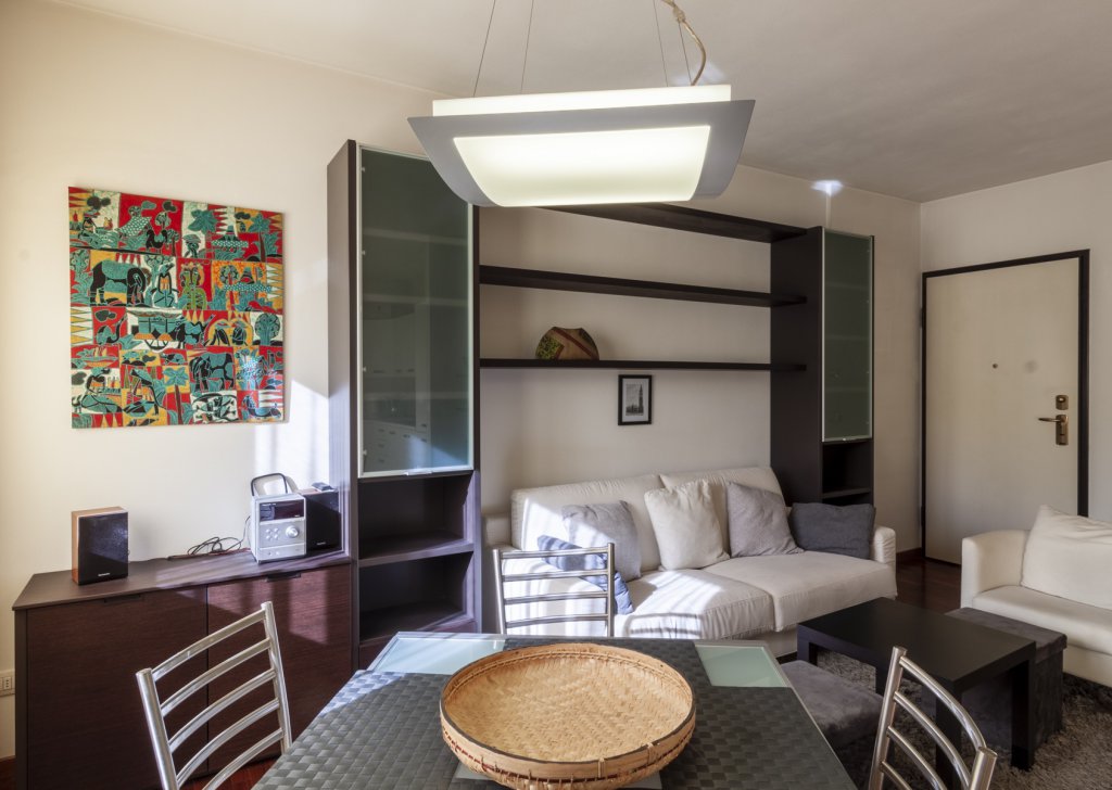Affitto Appartamenti Mandello - Appartamento con terrazzo e box in affitto a Mandello Località Centrale / Lago