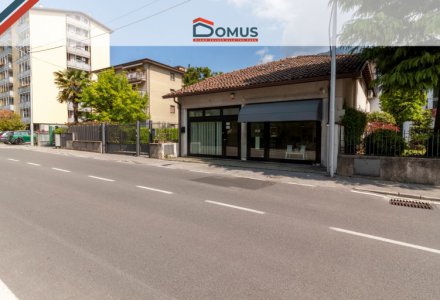 Shop facing the street for rent in Mandello del Lario