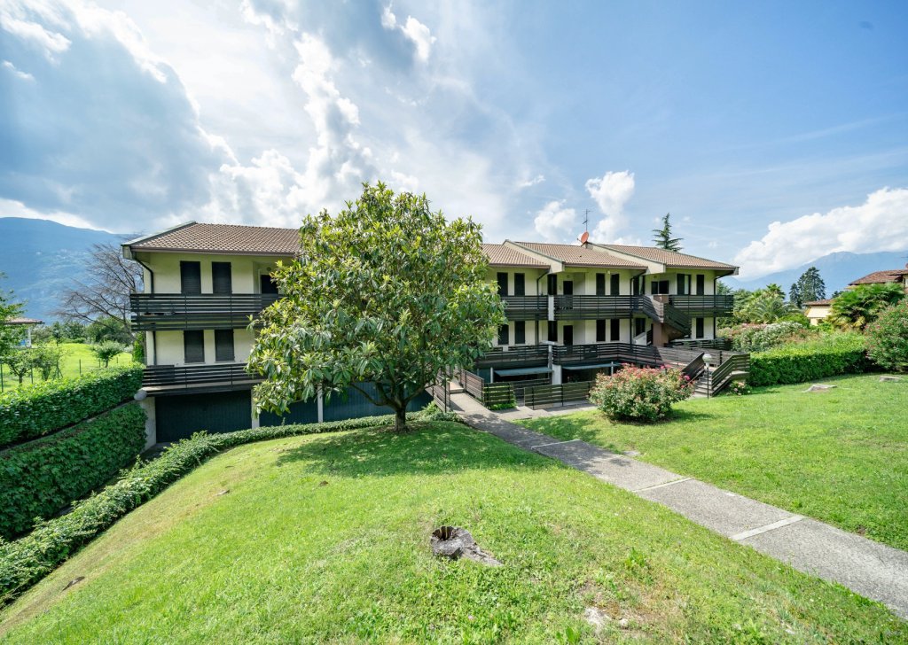 Appartamenti trilocale in vendita  via Papa Giovanni XXIII 33, Lierna, località Centrale / Lago