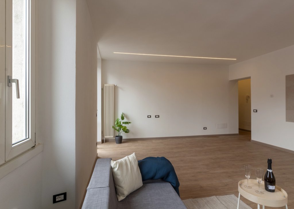 Vendita Appartamenti Mandello - Appartamento nel cuore di Mandello: comfort e stile Località Centrale / Lago