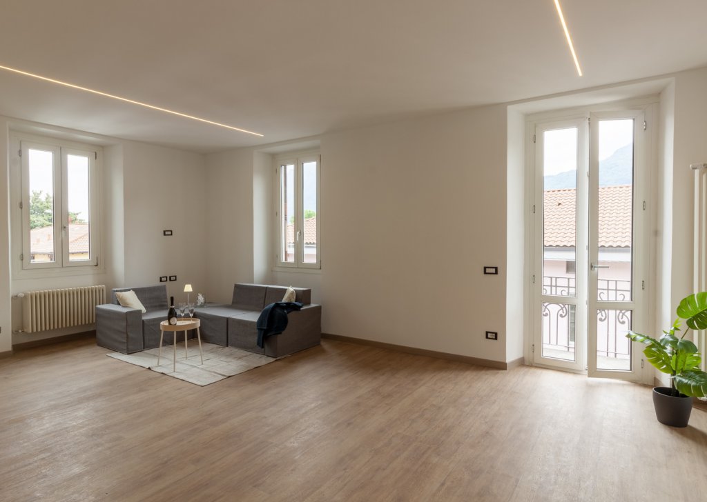 Vendita Appartamenti Mandello - Appartamento nel cuore di Mandello: comfort e stile Località Centrale / Lago