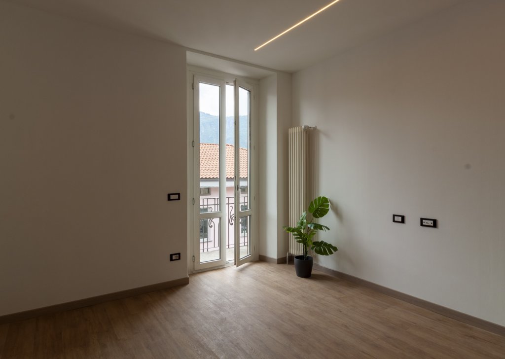 Appartamenti trilocale in vendita  via Risorgimento 22, Mandello, località Centrale / Lago