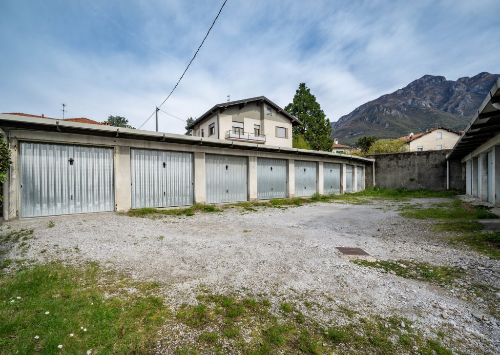 Apartments for sale  piazza Sacro Cuore 10, Mandello, locality Central / Lake