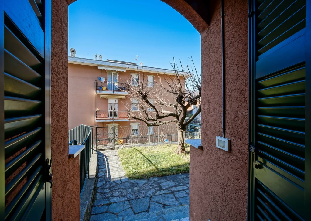 Sale Apartments Mandello - Apartment with garden for sale in Mandello Locality 