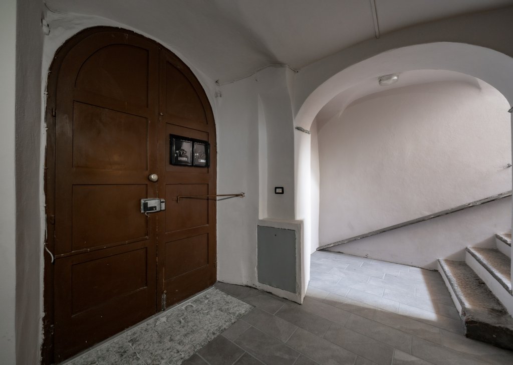 Appartamenti quadrilocale in vendita  via Dante Alighieri 26, Mandello, località Centrale / Lago