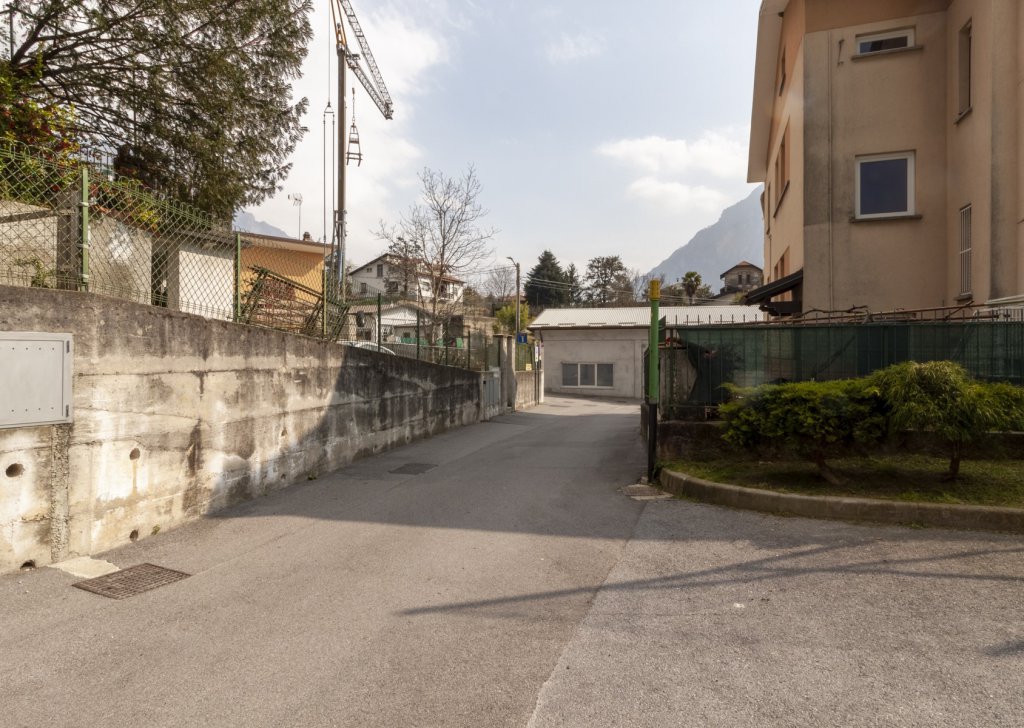 Garage, parking place for sale  via della Quadra 9, Abbadia Lariana, locality Central / Lake