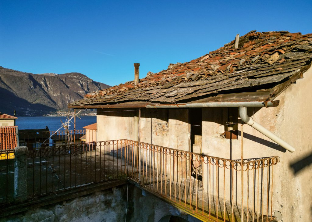 Houses for sale  via Dante Alighieri 1, Abbadia Lariana, locality Central / Lake