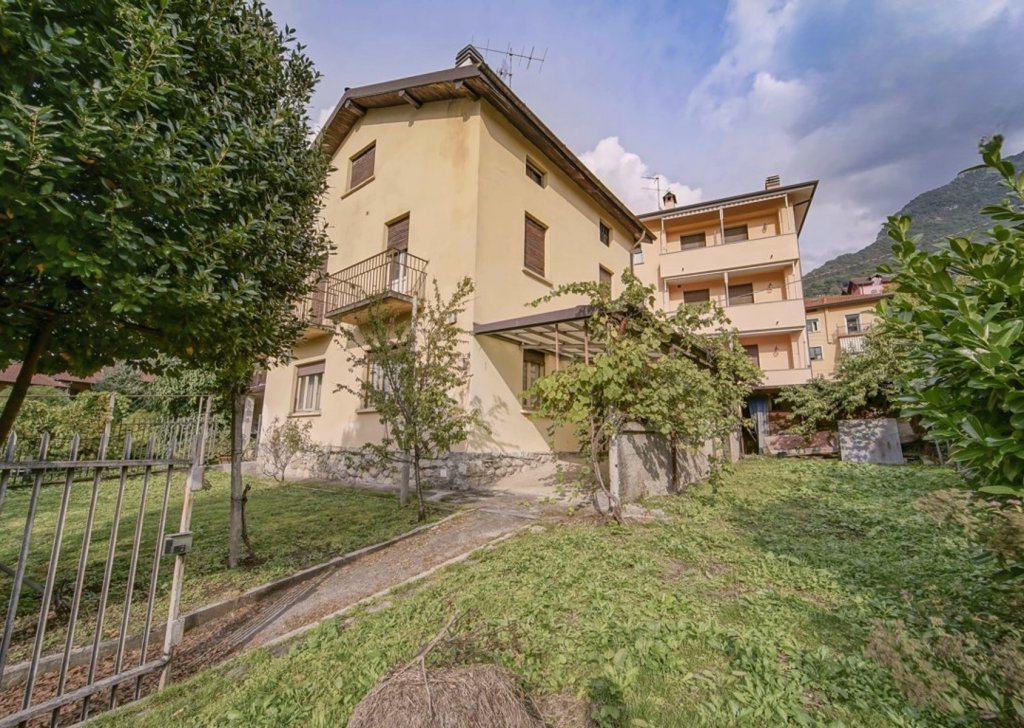 Houses for sale  via dei Monti 2, Mandello, locality Central / Lake