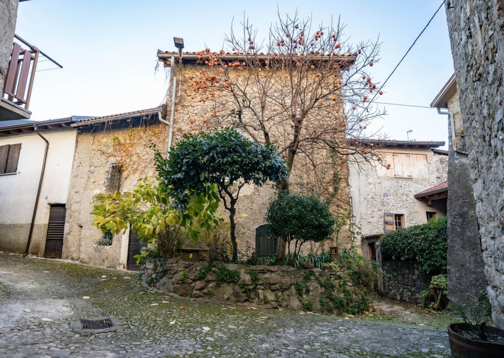 Case in vendita , Mandello, località Collinare