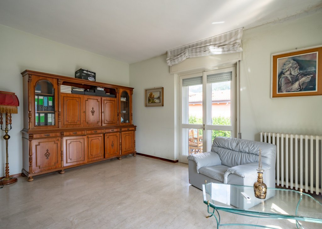 Sale Luxury Estate Mandello - Villa with adjacent shed for sale in Mandello Lario Locality 