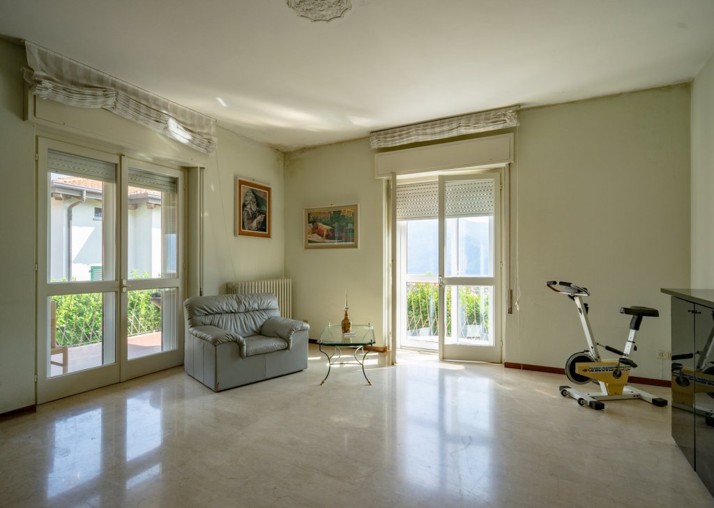 Sale Luxury Estate Mandello - Villa with adjacent shed for sale in Mandello Lario Locality 
