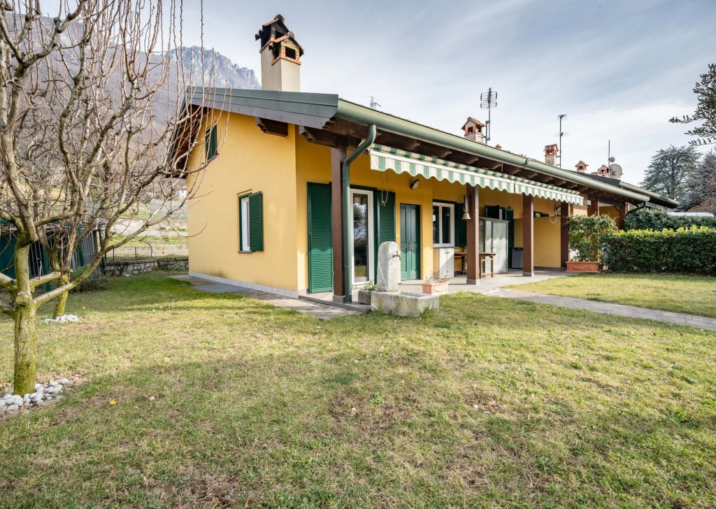 Luxury Estate for sale  Strada per Maggiana 17, Mandello, locality Hilly